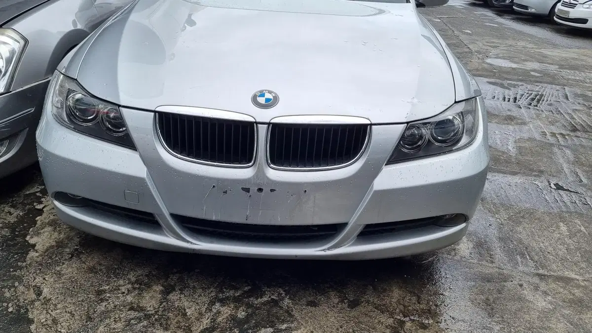 BMW E90 320i 폐차로 부품판매 합니다 06년식